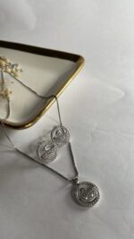 Aurora swan necklace set - Image 4