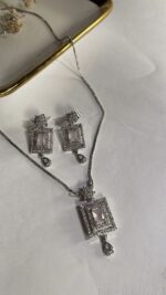 Timeless treasure necklace set - Image 3